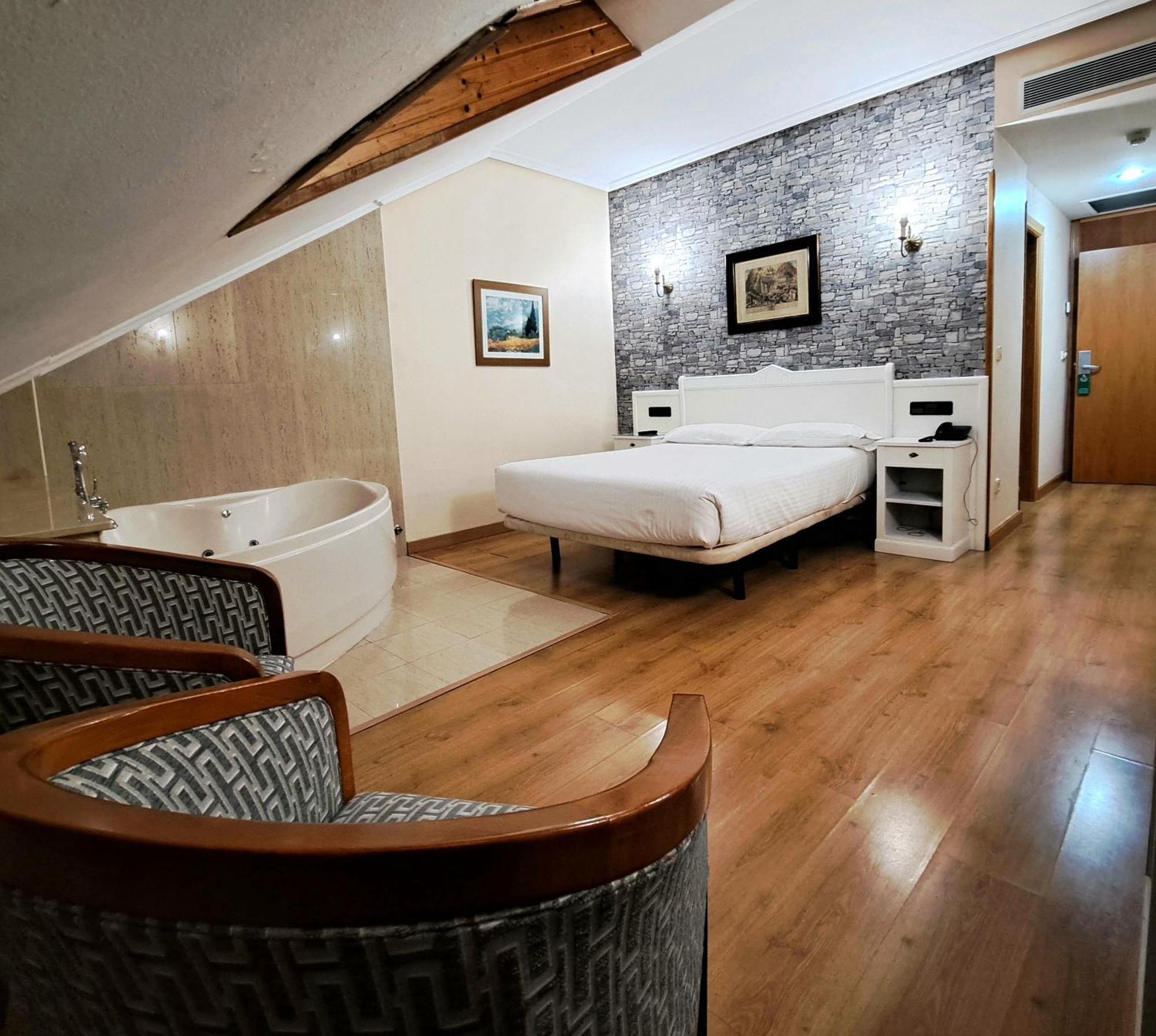 Hotel Ciudad Onís Eksteriør billede