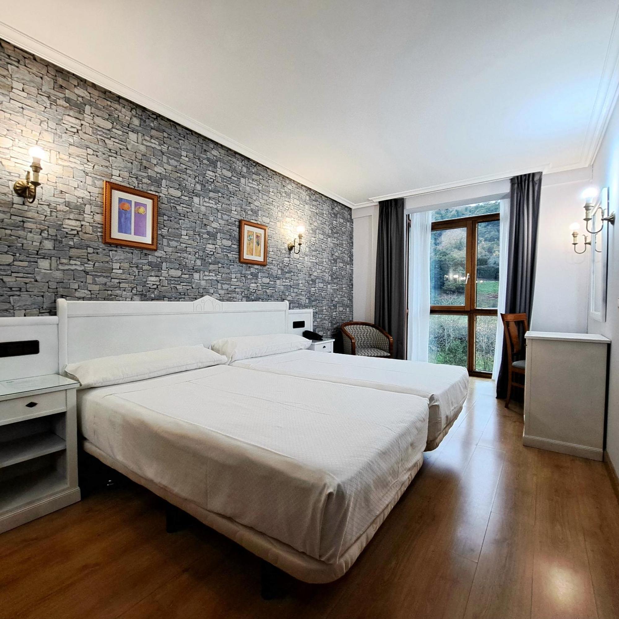 Hotel Ciudad Onís Eksteriør billede